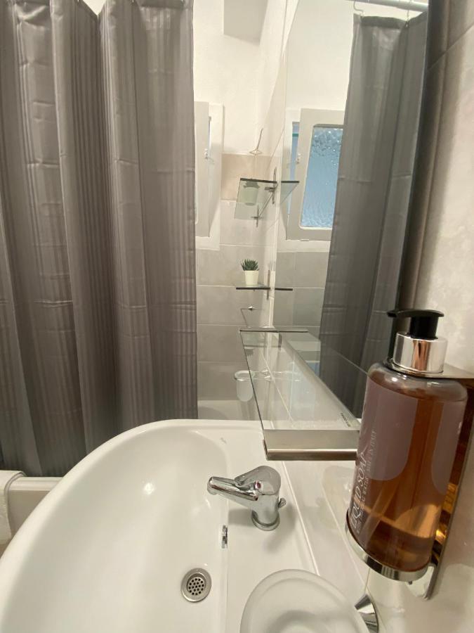Apartamento Dimora De Amicis 88 Bari Exterior foto